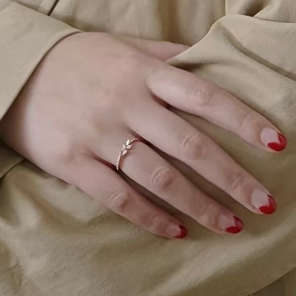 14k gold plated Leaf Crystal Women's Eternity Band Ring - Picture 4 of 7